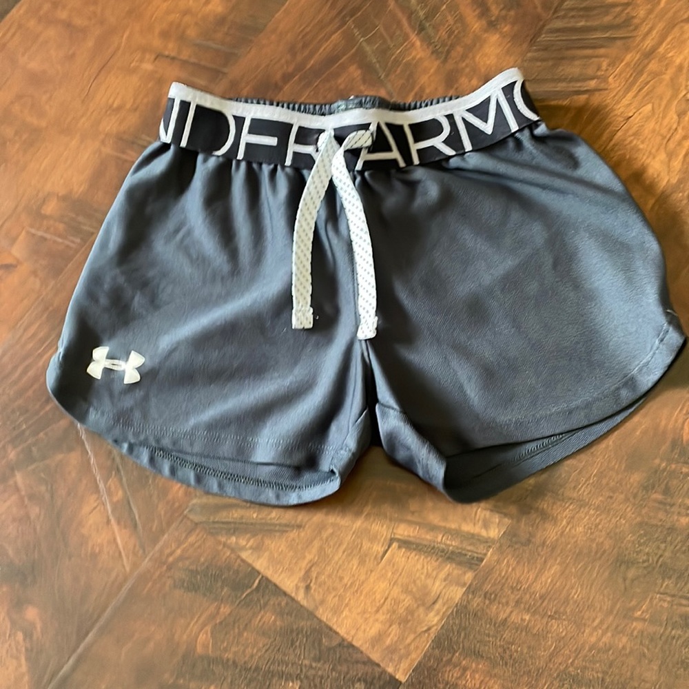 EUC Girls Under Armour YXS shorts